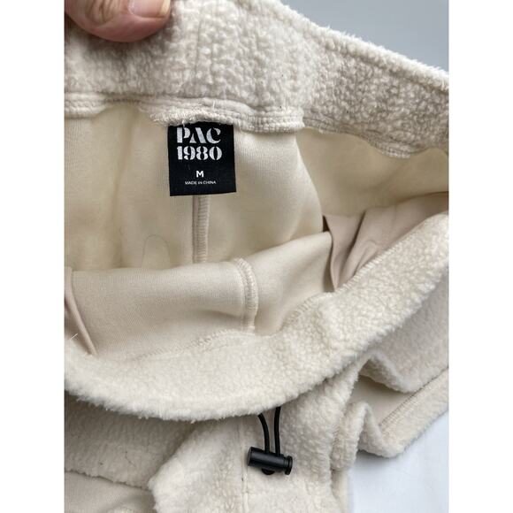 Pacsun Women’s Sherpa Fleece Lounge Cream Shorts With Pockets Size Medium - Picture 3 of 5